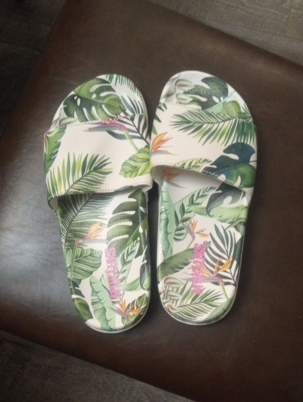 Muk Luks Tropical Leaf Slide Sandals in Green and White